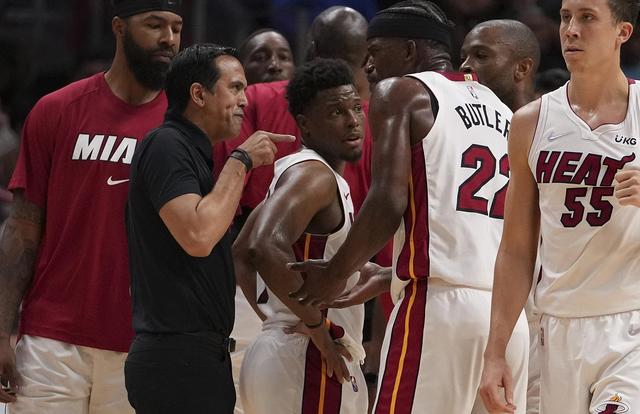 爱游戏体育app下载包含Rookie遭遇十持续失利，热火教练压力巨大！的词条