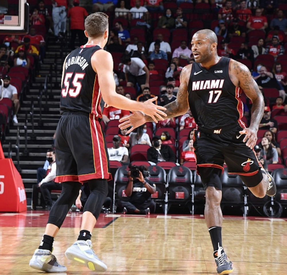 AYX爱游戏中国包含亚冠赛程吃紧，夏洛特黄蜂转会期状态回暖，目标明确，球队文化再被提及的词条