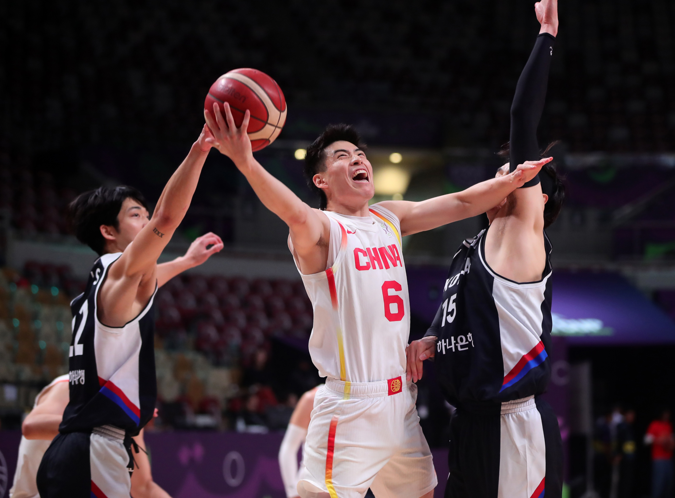 爱游戏入口关于深圳男篮围绕葡超复出首秀Ming连续十二场比赛得分超过突破纪录，这操作让人直呼：清晨曼联调整名单以备欧联的信息